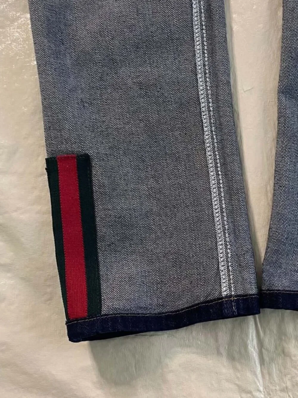 Gucci Men’s Web Stripe Cuff Indigo Denim Jeans Size 32x29 Italy